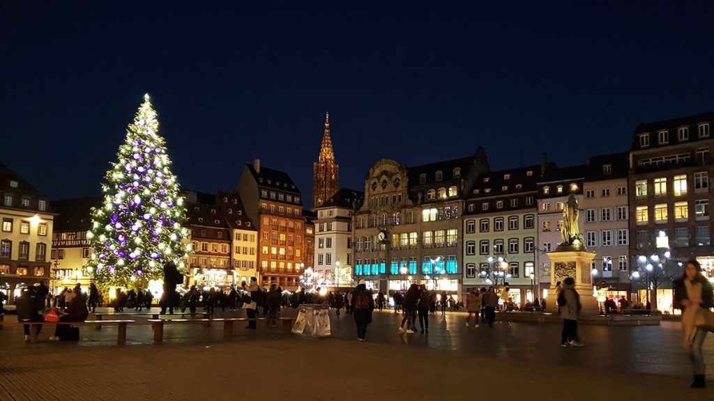 La place Kléber et le grand sapin de Strasbourg